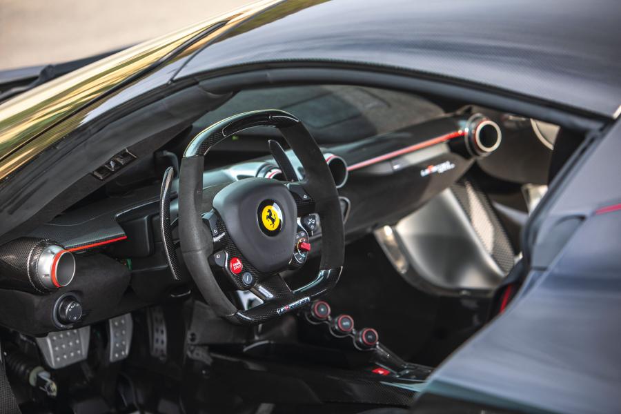 Интерьер Ferrari LaFerrari Aperta 2016 года  (NA) (фото 21 из 25)